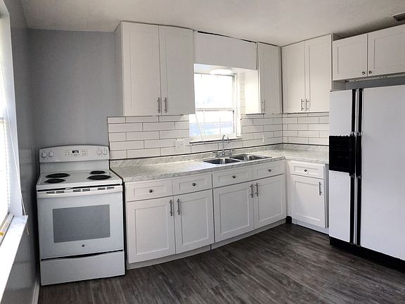 3rd image of 523 E 11th St