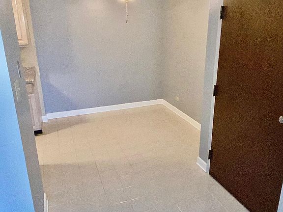 5th image of 7131 166th St APT 301