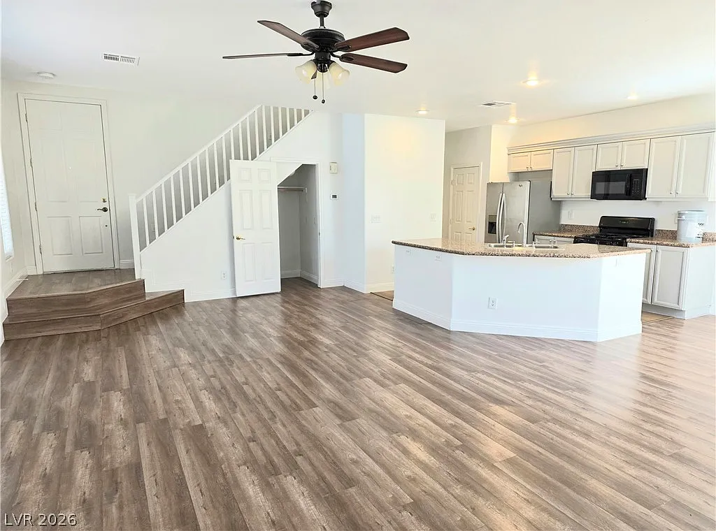 4 bed, 2.5 bath, 1793 sqft, $2,150 — Photo 3