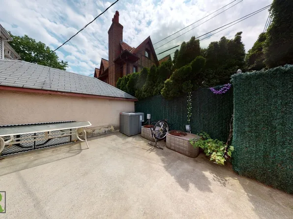 2112 Avenue L image 22 of 23