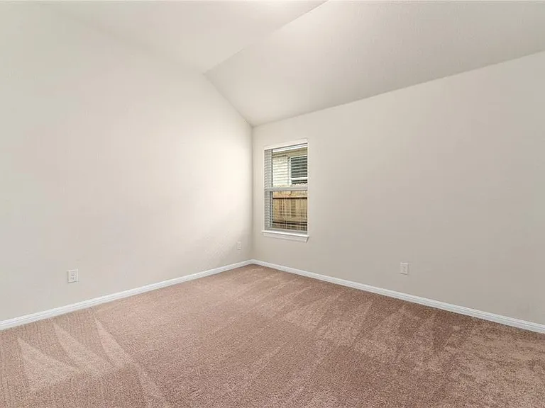 113 Thurston Dr — Photo 37