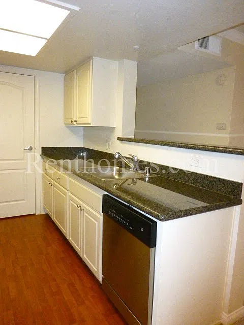 Rancho Bernardo, 12043 Alta Carmel Ct #122, Granite Counters, AC, Fireplace, Community Pool, Spa,... — Photo 4