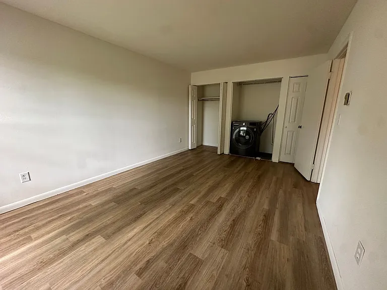 University Park Apartments near Cornell University — Photo 632