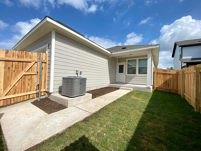 2517 Pecan Island Dr — Photo 16
