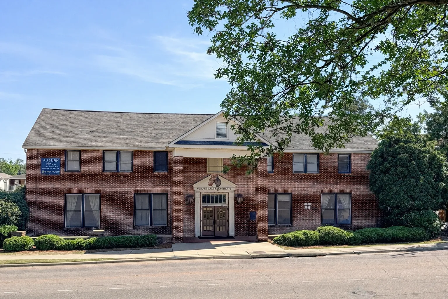 Auburn Hall — Photo 1
