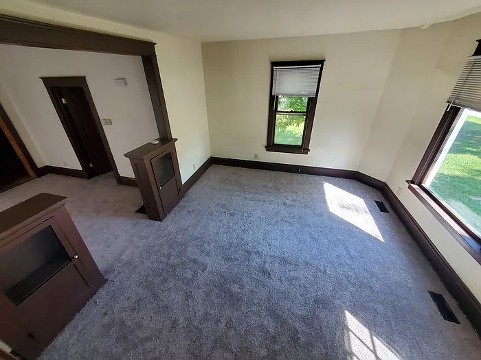 4 bed, 1.0 bath, 2259 sqft, $1,595 — Photo 4