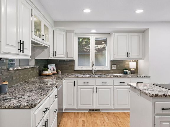 4th image of 14872 Hickory Ct