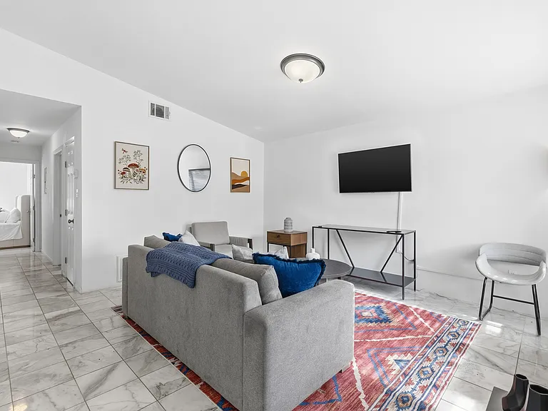208 Flournoy Dr — Photo 3