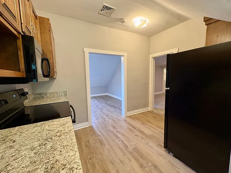 115-117 S Market St — Photo 19