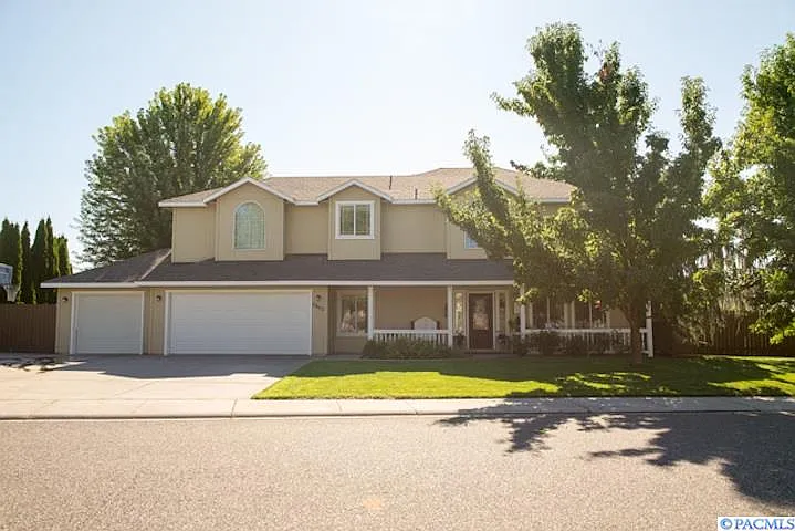2802 Bluet Dr photo 1