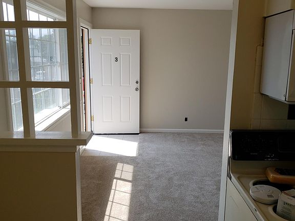 3rd image of 3133 Williamsburg Dr APT 3