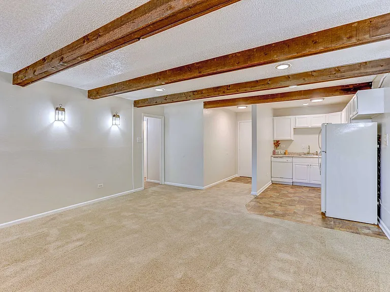 Monaco Parkway Apartments — Photo 10