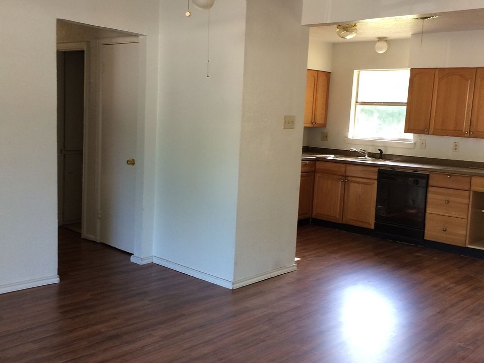 2nd image of 1528 Lackland St