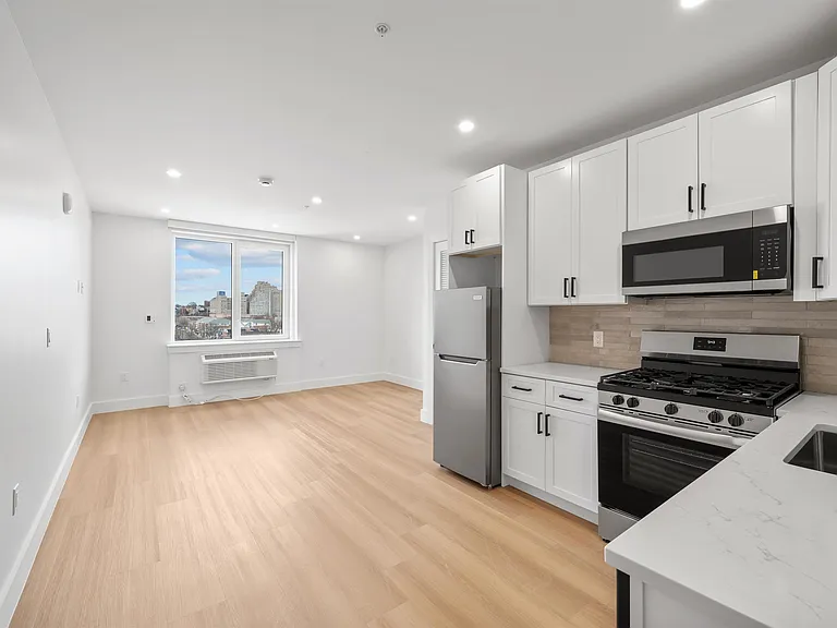 337 Johnston Ave #604 — Photo 2
