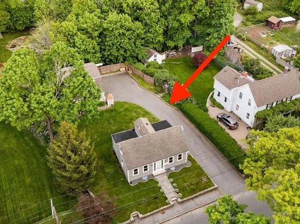 17 Pigeon Hill St, Rockport, MA 01966