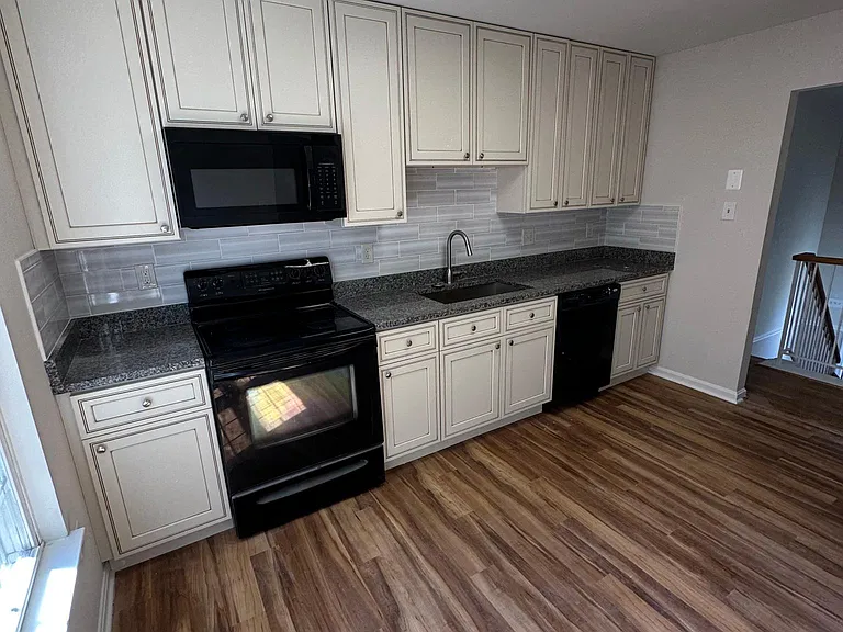 1915 Christiana Ct — Photo 14