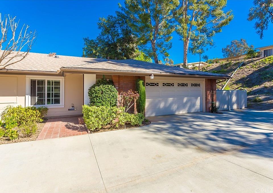 1st image of 26392 Oak Plain Dr
