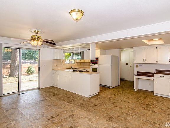 4th image of 2814 Brentwood Dr SE