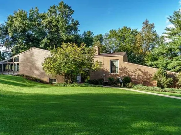 4843 Spring Creek Rd, Rockford, IL 61114