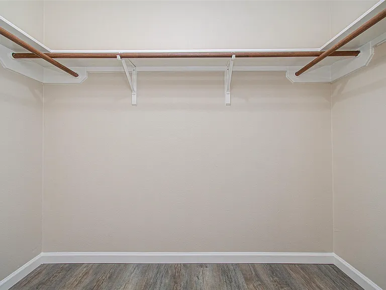 16835 Carbridge Dr — Photo 32