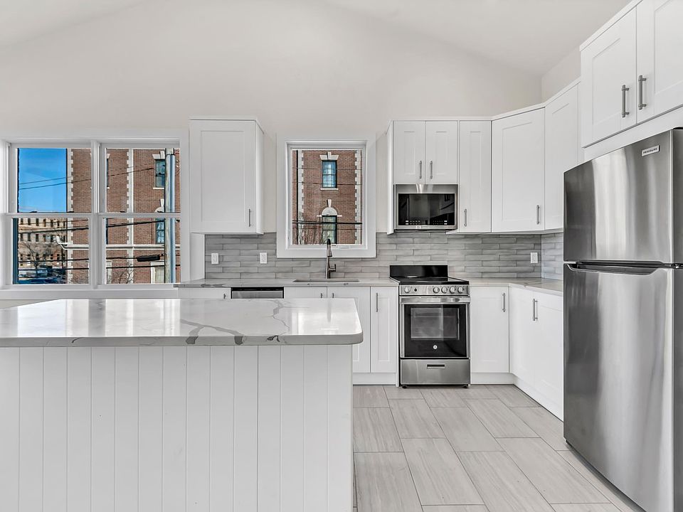 1st image of 18 4th Ave APT 211