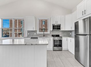 18 4th Ave APT 211, Bay Shore, NY 11706