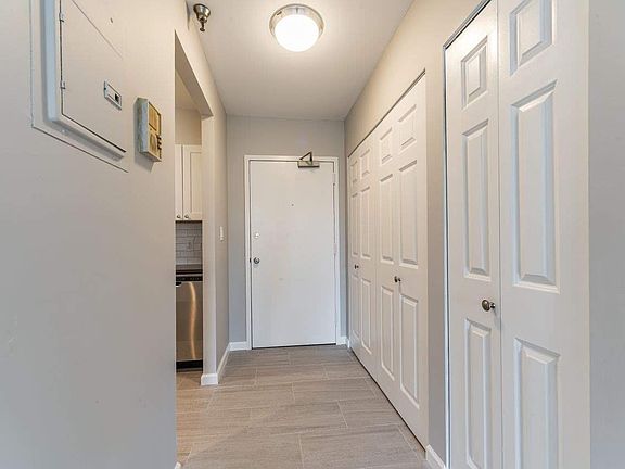 4th image of 501 N Barry Ave