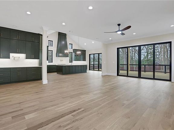 3rd image of 990 Sycamore Dr