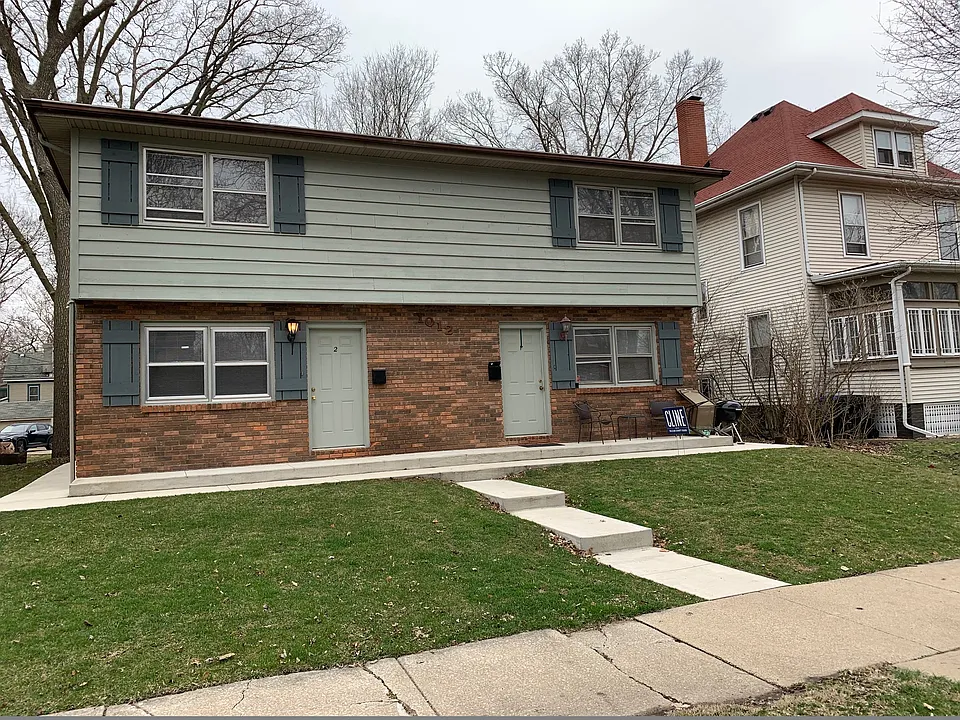1012 N Prairie St #4
