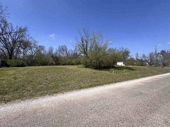 3rd image of 410 Angotti Rd