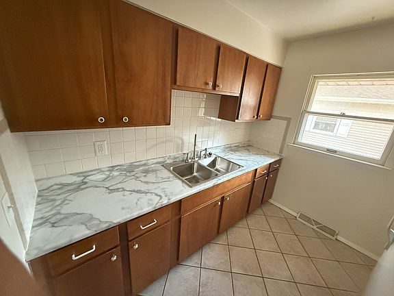4th image of 5435-37 Mulberry Ave #5437