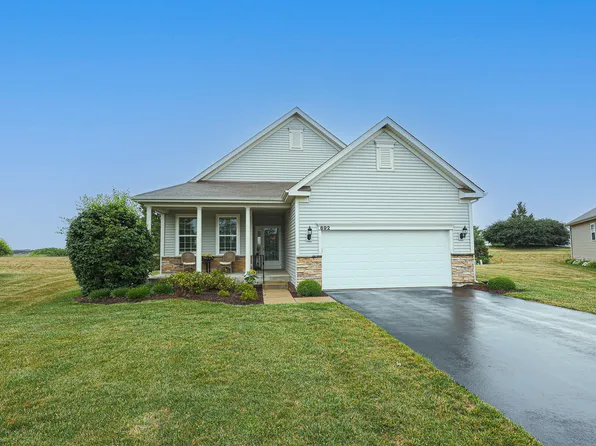 692 Canton Ct, Oswego, IL 60543