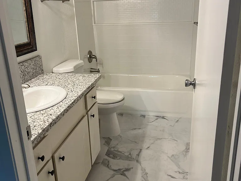 398 White Ave #3 — Photo 8