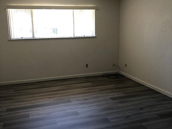 5th image of 623 Rivercrest Dr