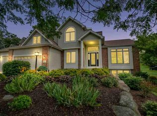 6212 Oak Hollow Dr, Oregon, WI 53575