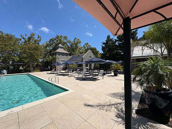Community Heated Pool & Spa & Clubhouse