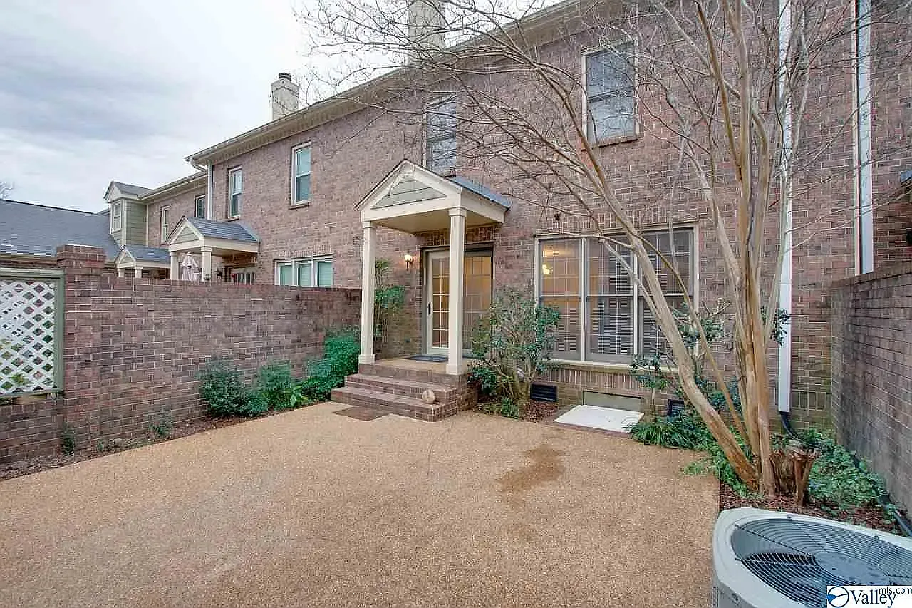 2 bed, 2.5 bath, 1680 sqft, $1,900 — Photo 4
