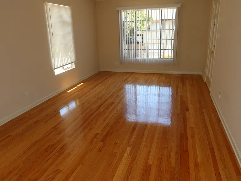 400 S Camden Dr #8 — Photo 2