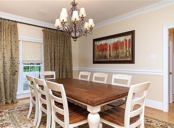 5th image of 2649 Meredith Ct