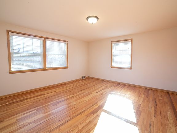 4th image of 3865 Faversham Rd