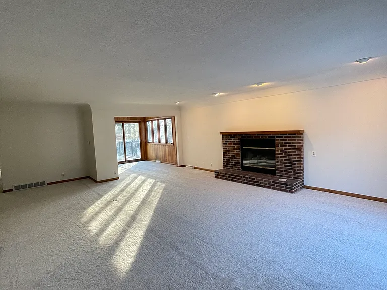 5612 Grand Ave — Photo 9