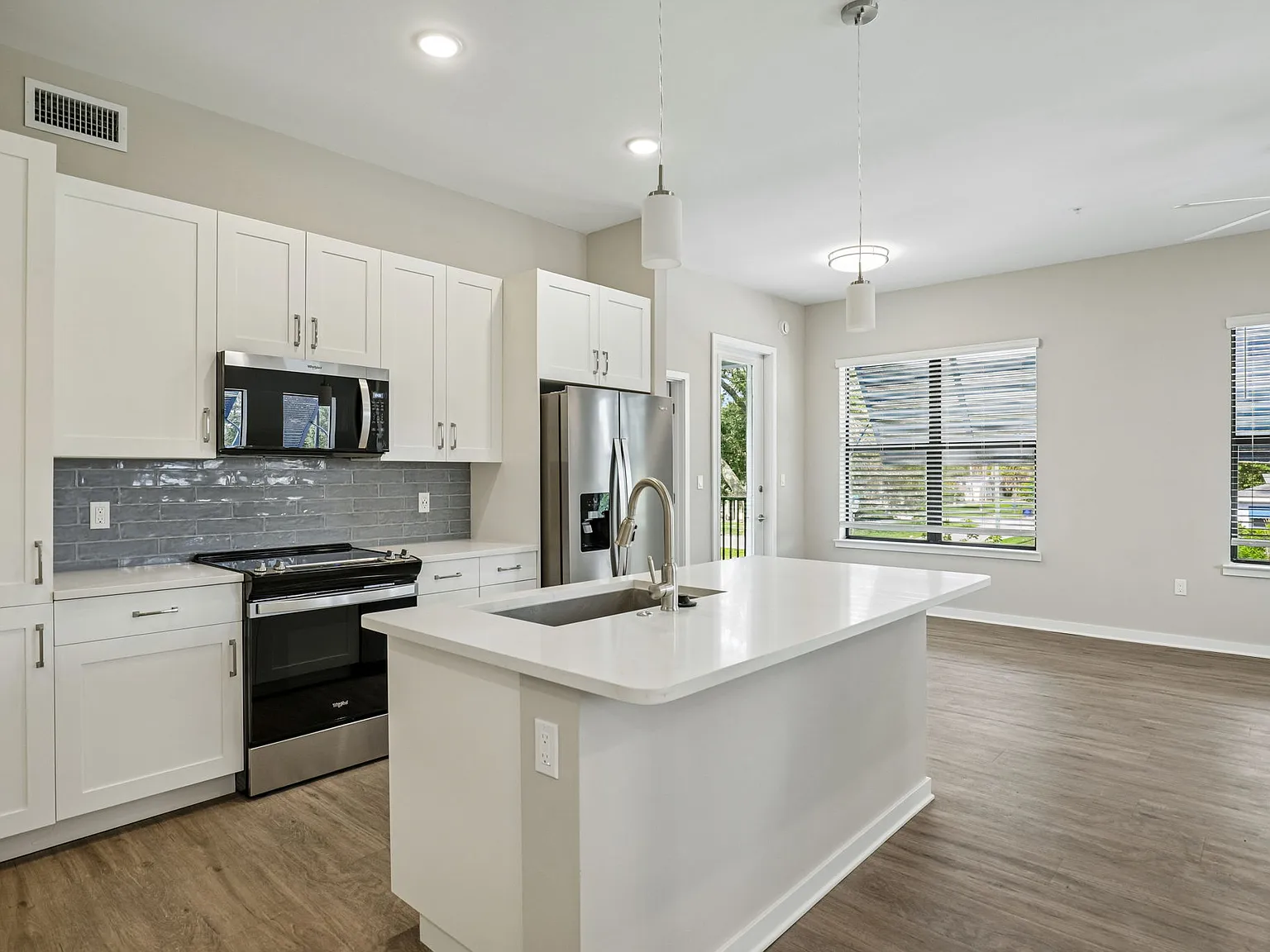 Imperial Crossing Luxury Apartment Homes — Photo 1