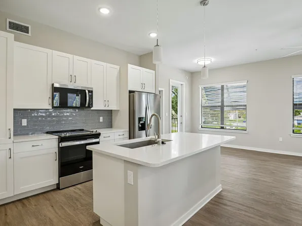 Imperial Crossing Luxury Apartment Homes