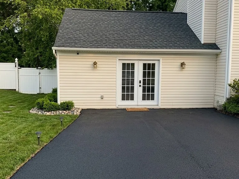 10718 Wellington St — Photo 3