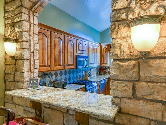 4th image of 40739 Silvertip Ln