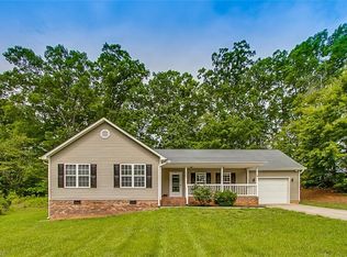 1400 Plantation Cir, Asheboro, NC 27205