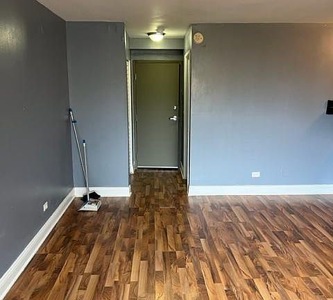 3rd image of 1060 W Hollywood Ave