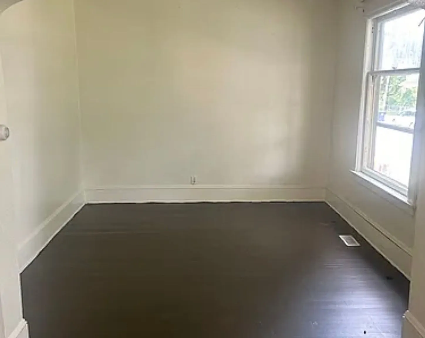 Spacious 3BR Lower Duplex Rental — Photo 4
