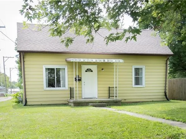 517 E 10th St, Rushville, IN 46173