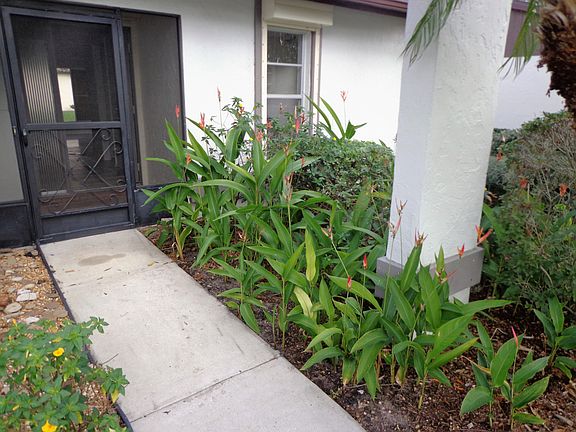 2nd image of 542 Foxwood Blvd
